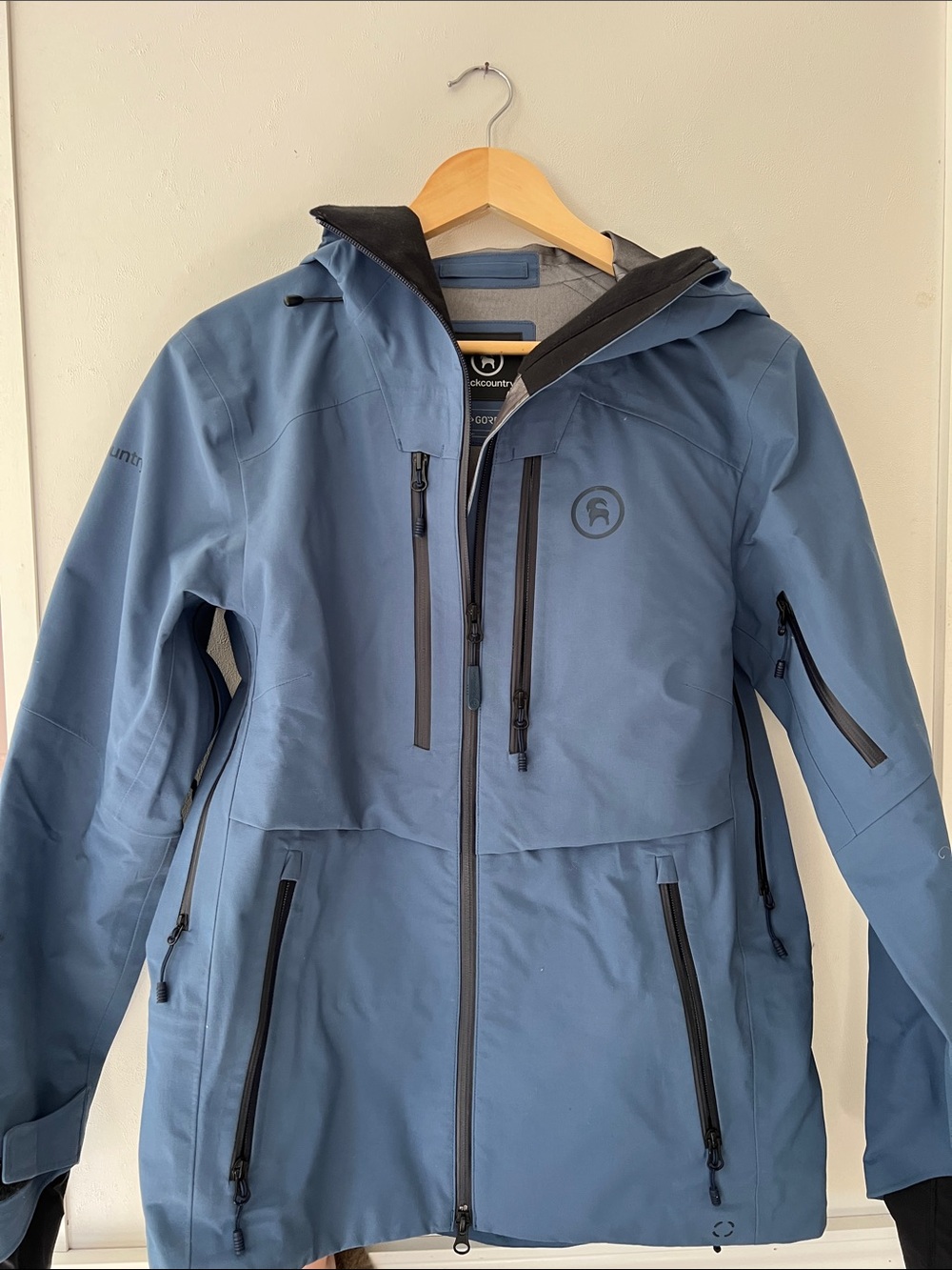 Women’s gore-tex ski/snowboard jacket
